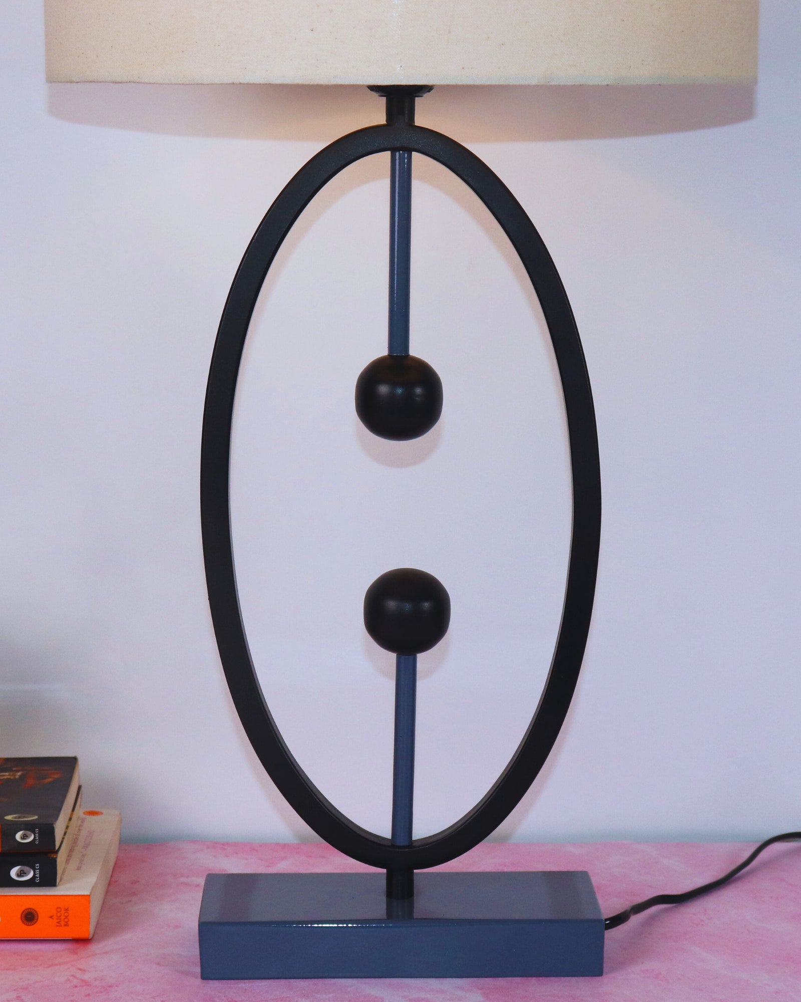 The OvalSky Table lamp