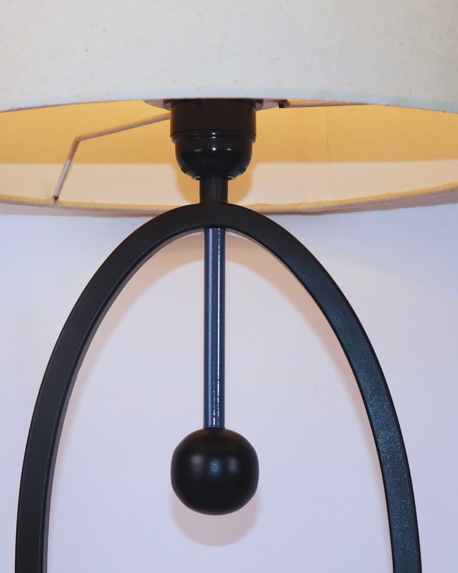 The OvalSky Table lamp