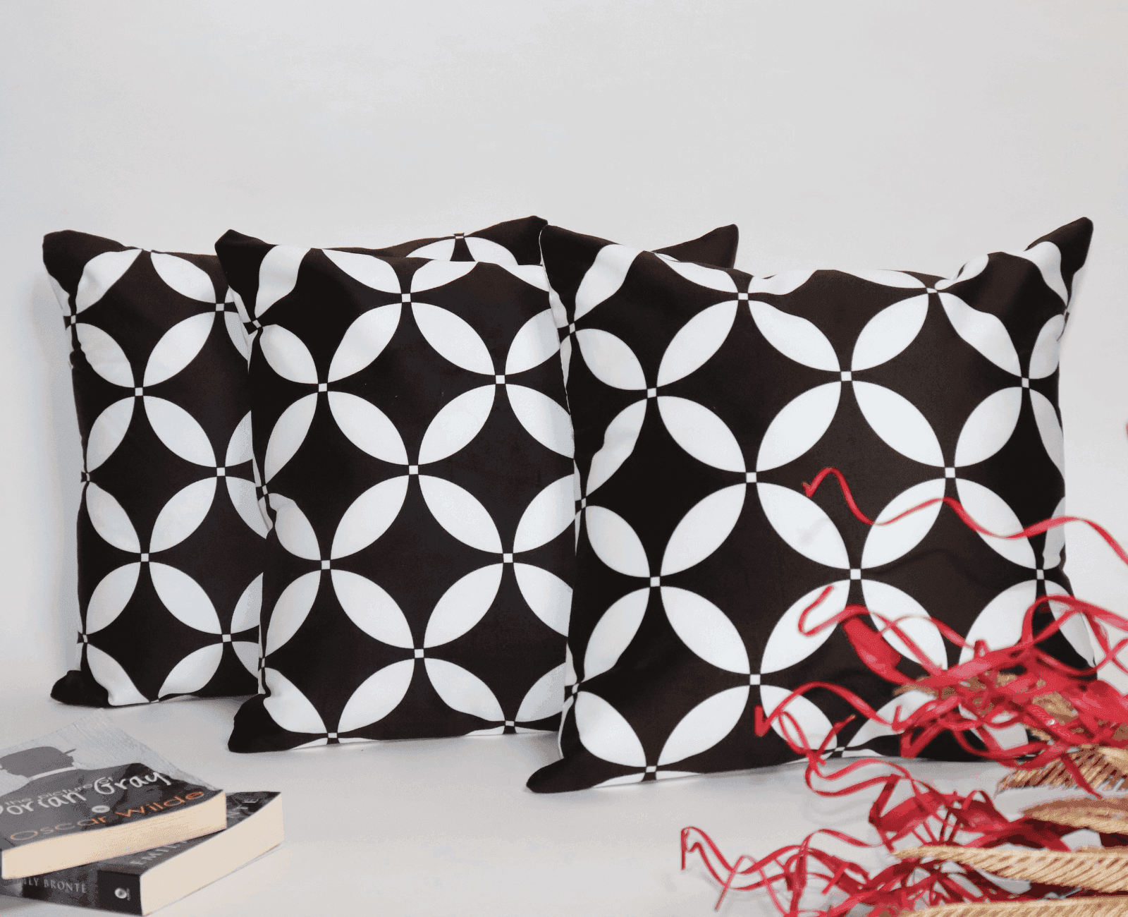 The Black Luxury Cushion cover - LOOSEBUCKET