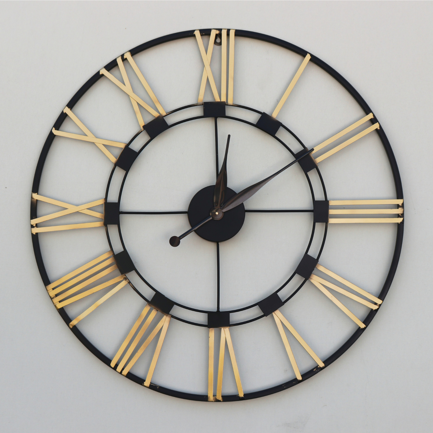 The Metal wall Clock (Antique Roman Design) - LOOSEBUCKET