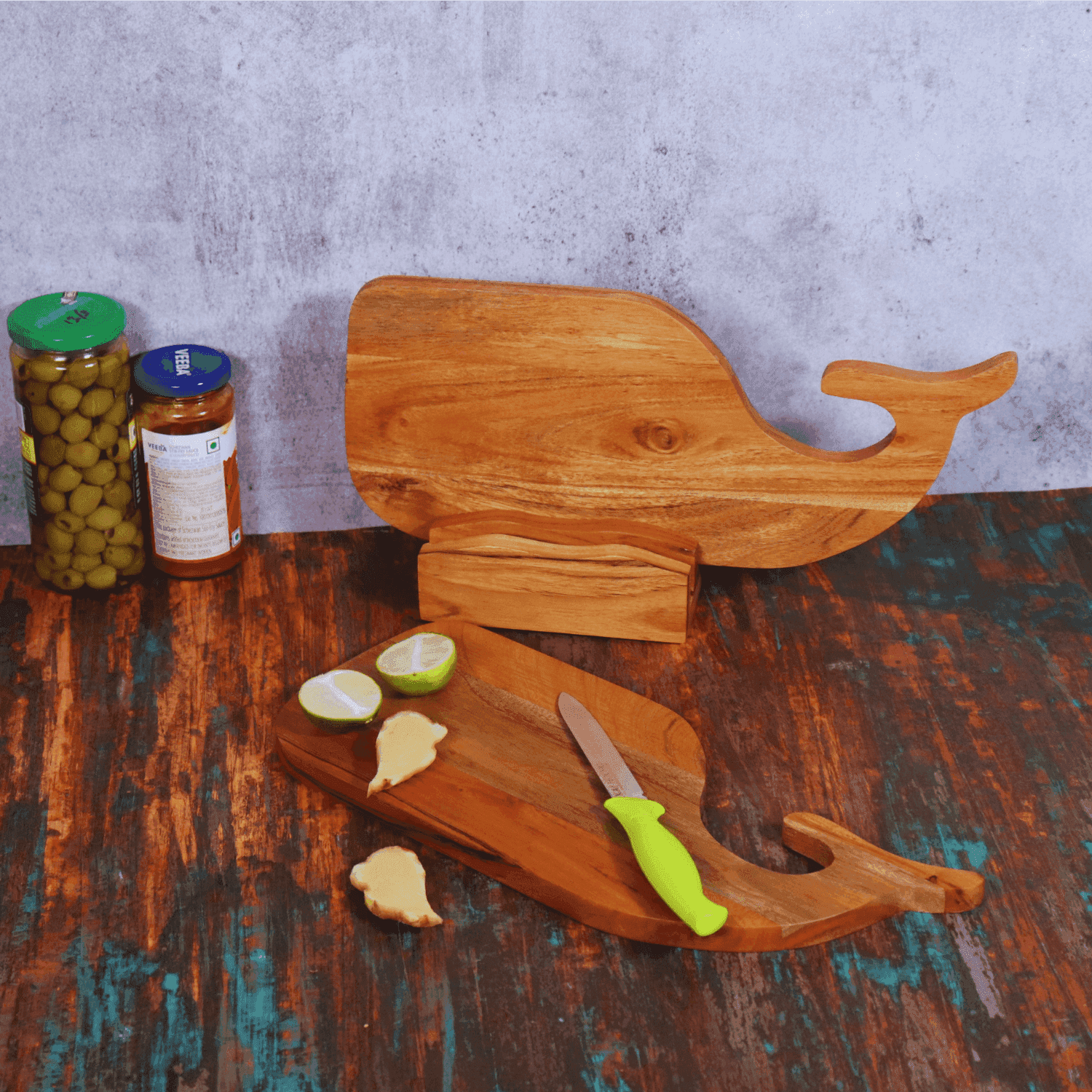 Chopping board with stand (Whales Tales Wave) - LOOSEBUCKET