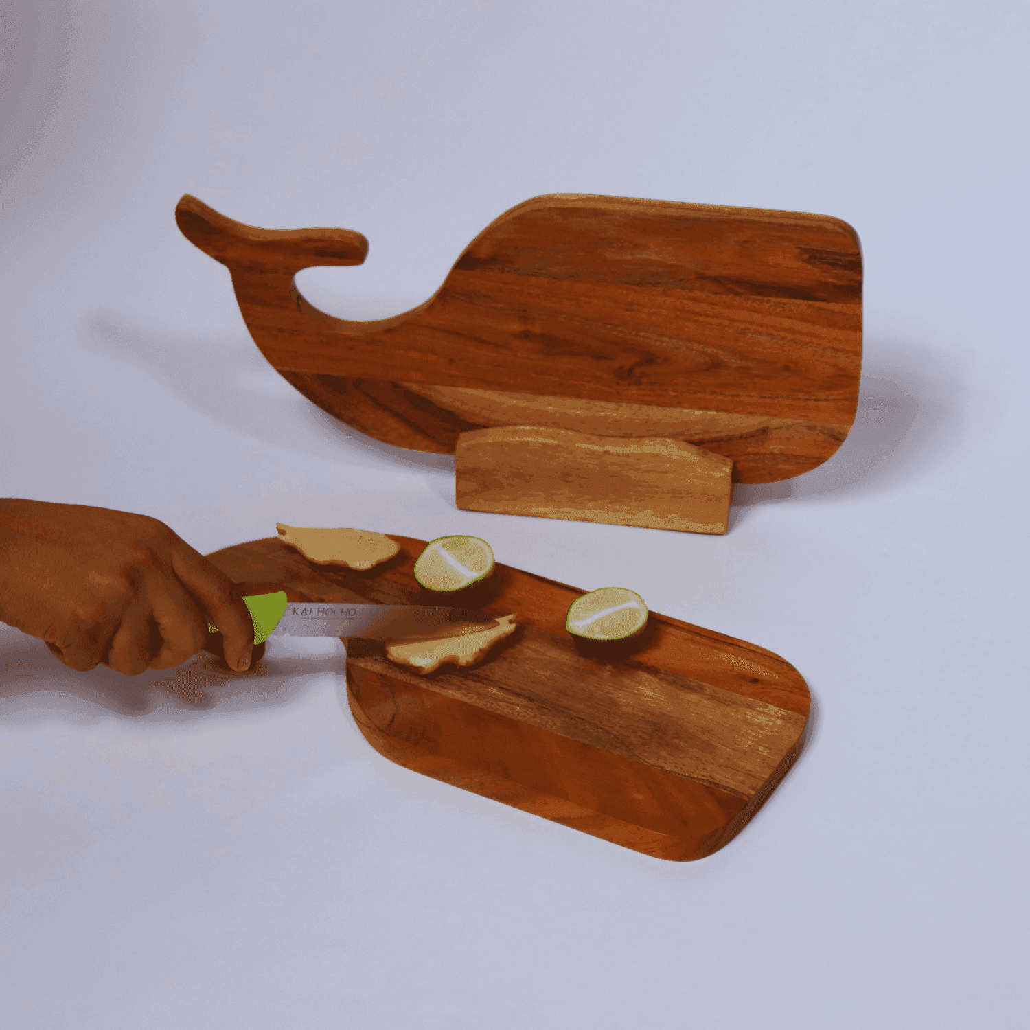 Chopping board with stand (Whales Tales Wave) - LOOSEBUCKET