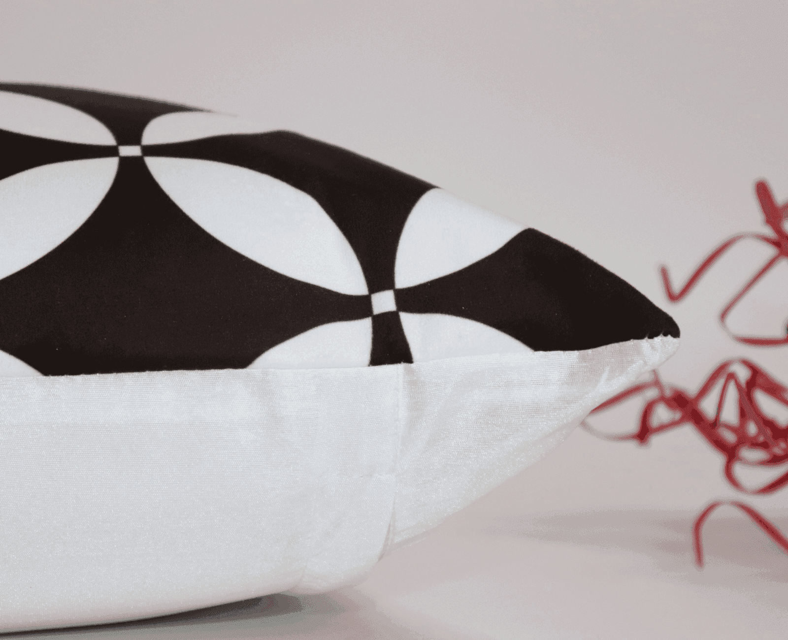 The Black Luxury Cushion cover - LOOSEBUCKET