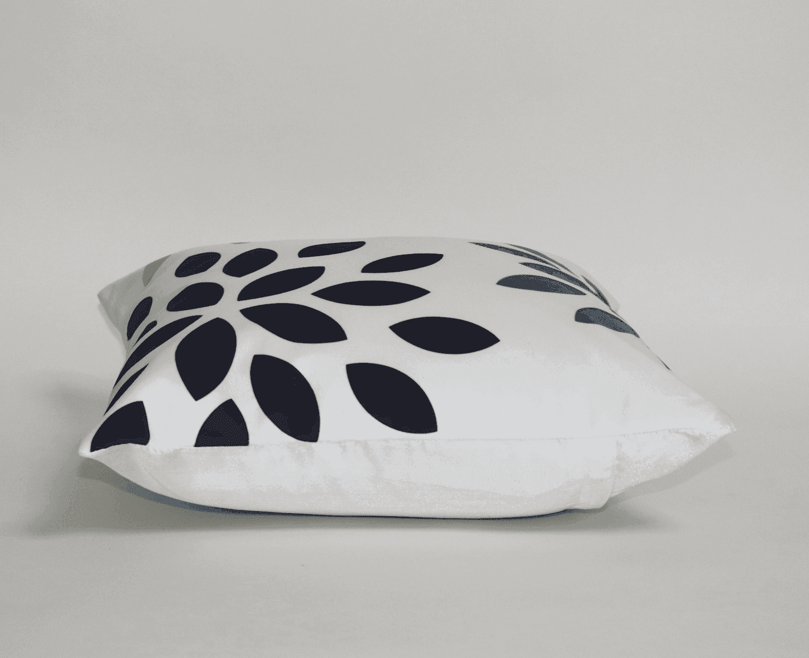 The Royal Leaf  Velvet Cushion Cover - LOOSEBUCKET