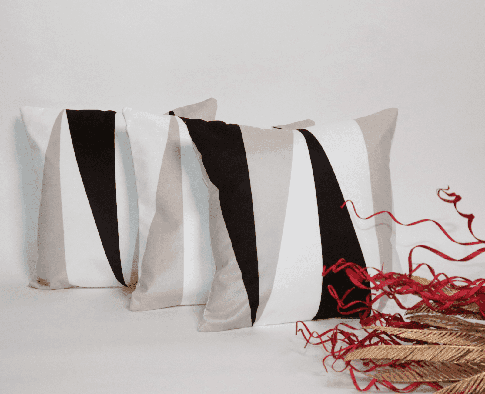 The Textured Black & White Cushion Covers - LOOSEBUCKET