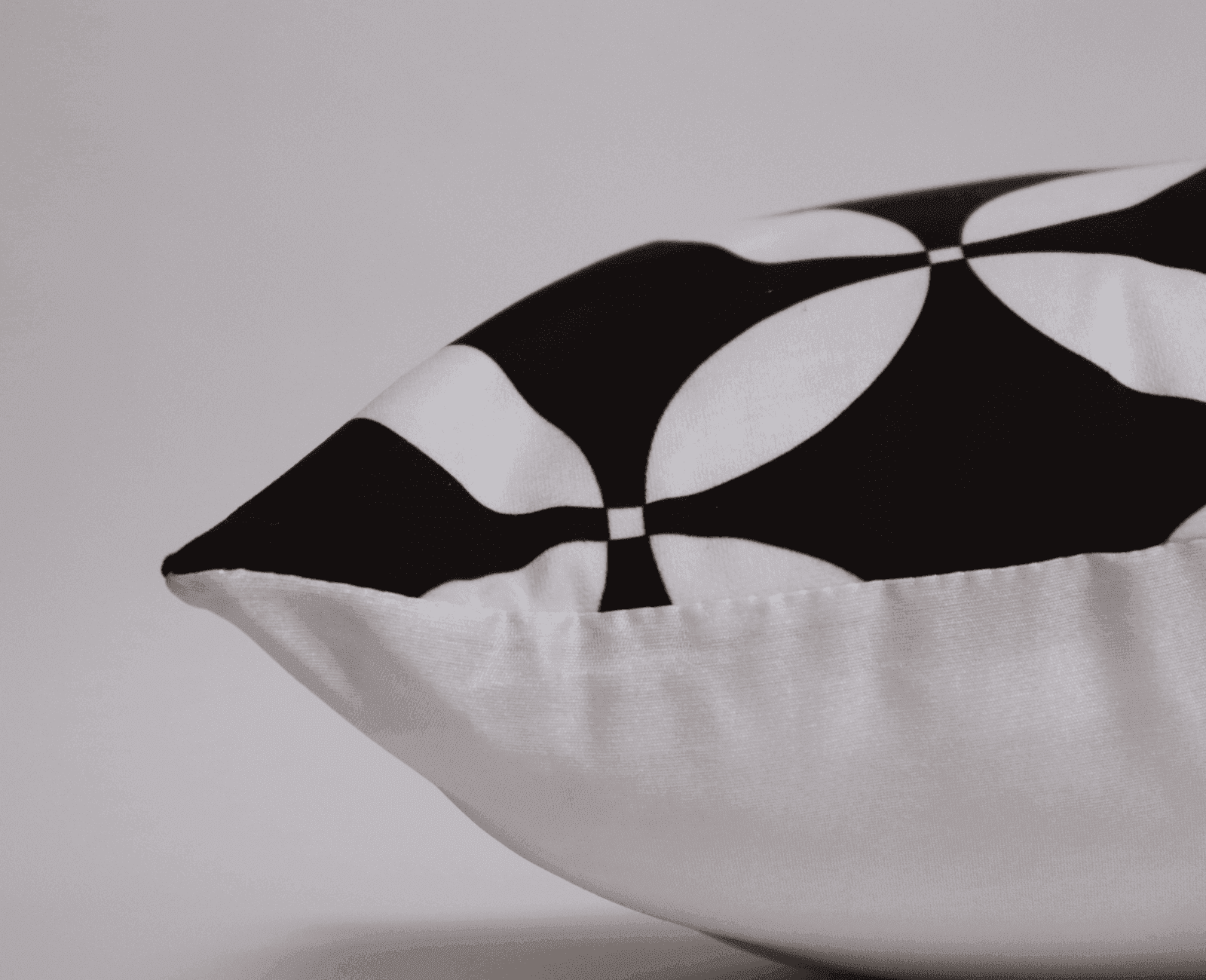 The Black Luxury Cushion cover - LOOSEBUCKET