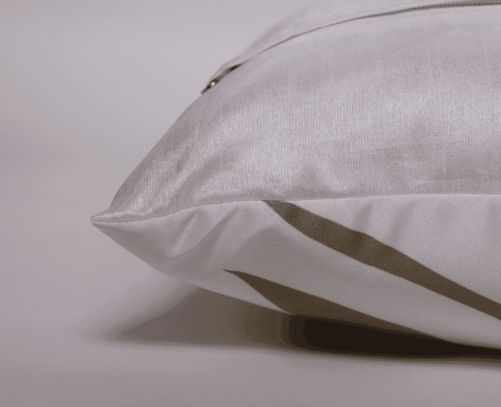 The Royal Pink Cushion Cover - LOOSEBUCKET